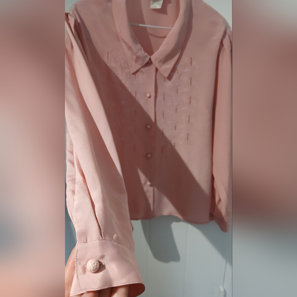 Elite Vintage Embroidert Button-Up Blouse